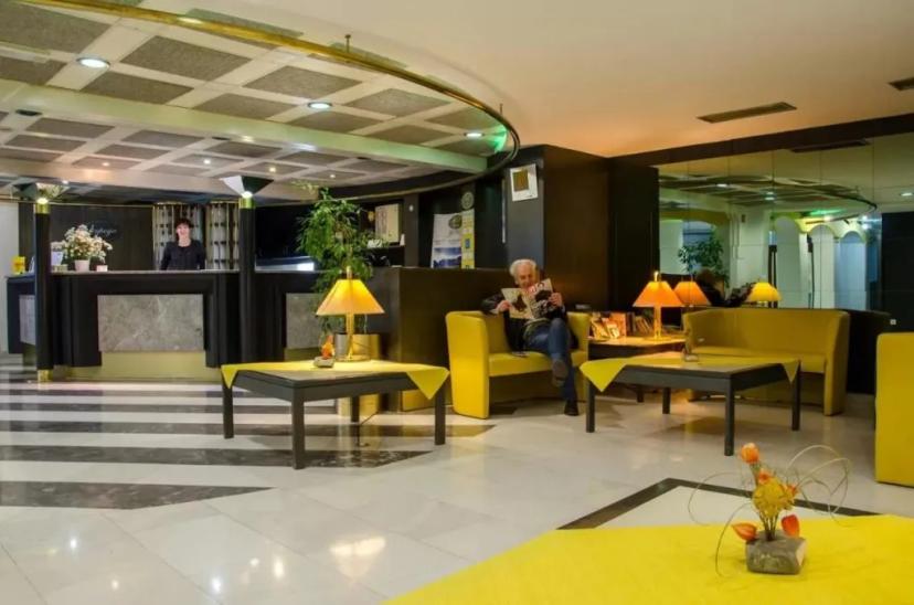 Alp Hotel image 3