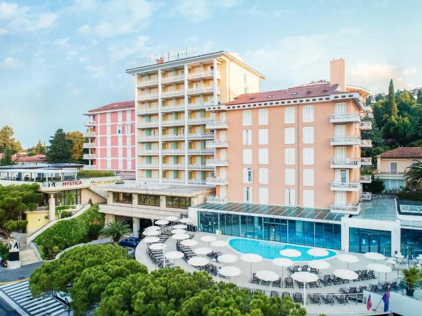 Hotel Riviera image 1