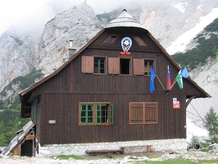 Češka koča na Ledinah image 1