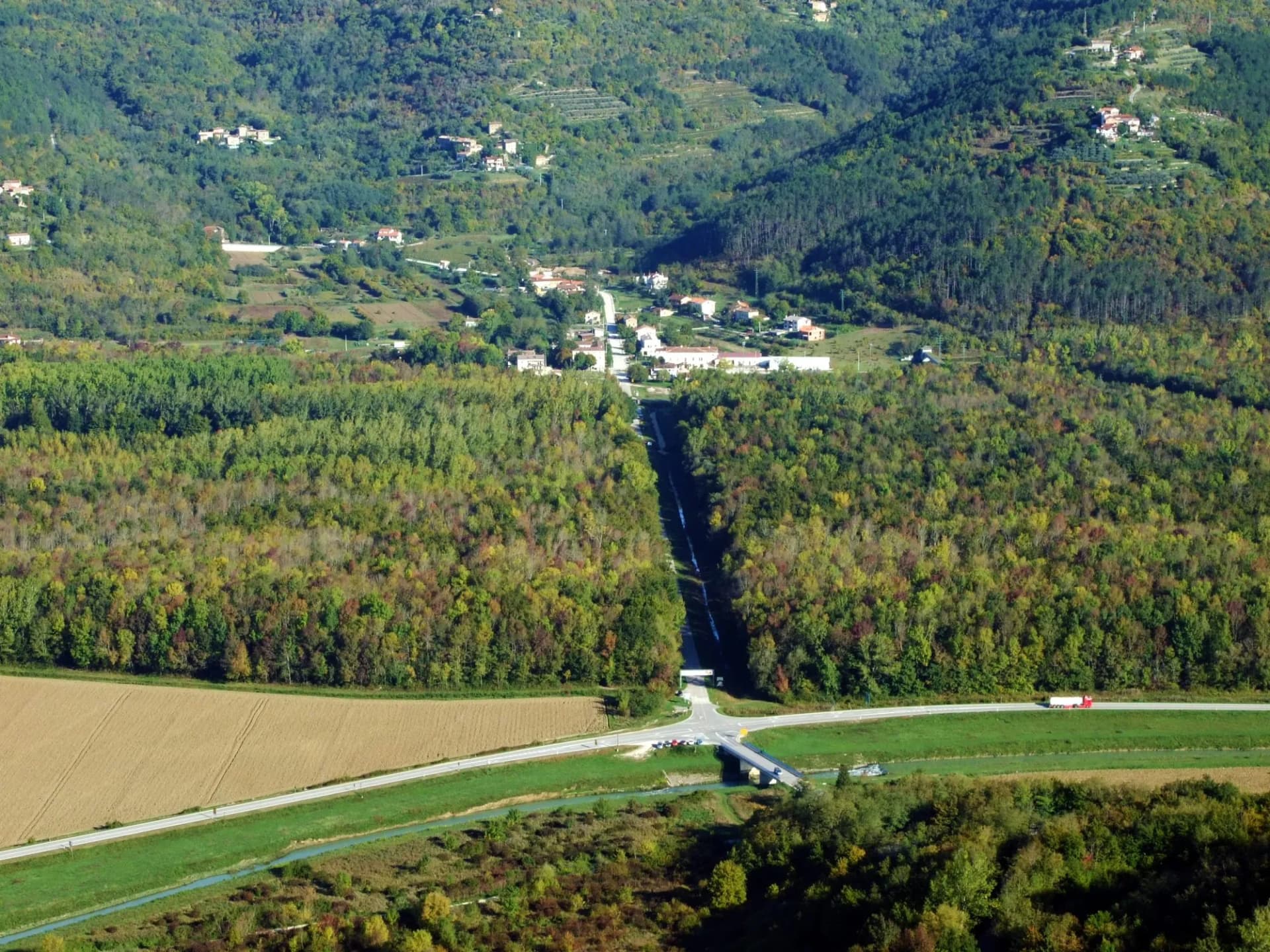 View of the Mirna River valley and autumn morning fog from the old town of Motovun - Istra, Croatia (Pogled na dolinu rijeke Mirne i jesenju jutarnju maglu sa starog grada Motovuna - Istra, Hrvatska)