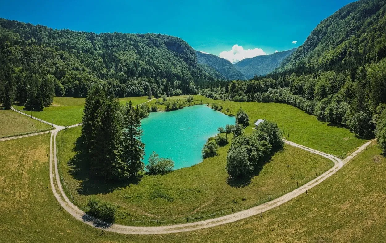 Het Kreda-meer in de Radovna-vallei