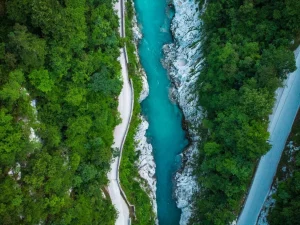 Soča rivier van bovenaf