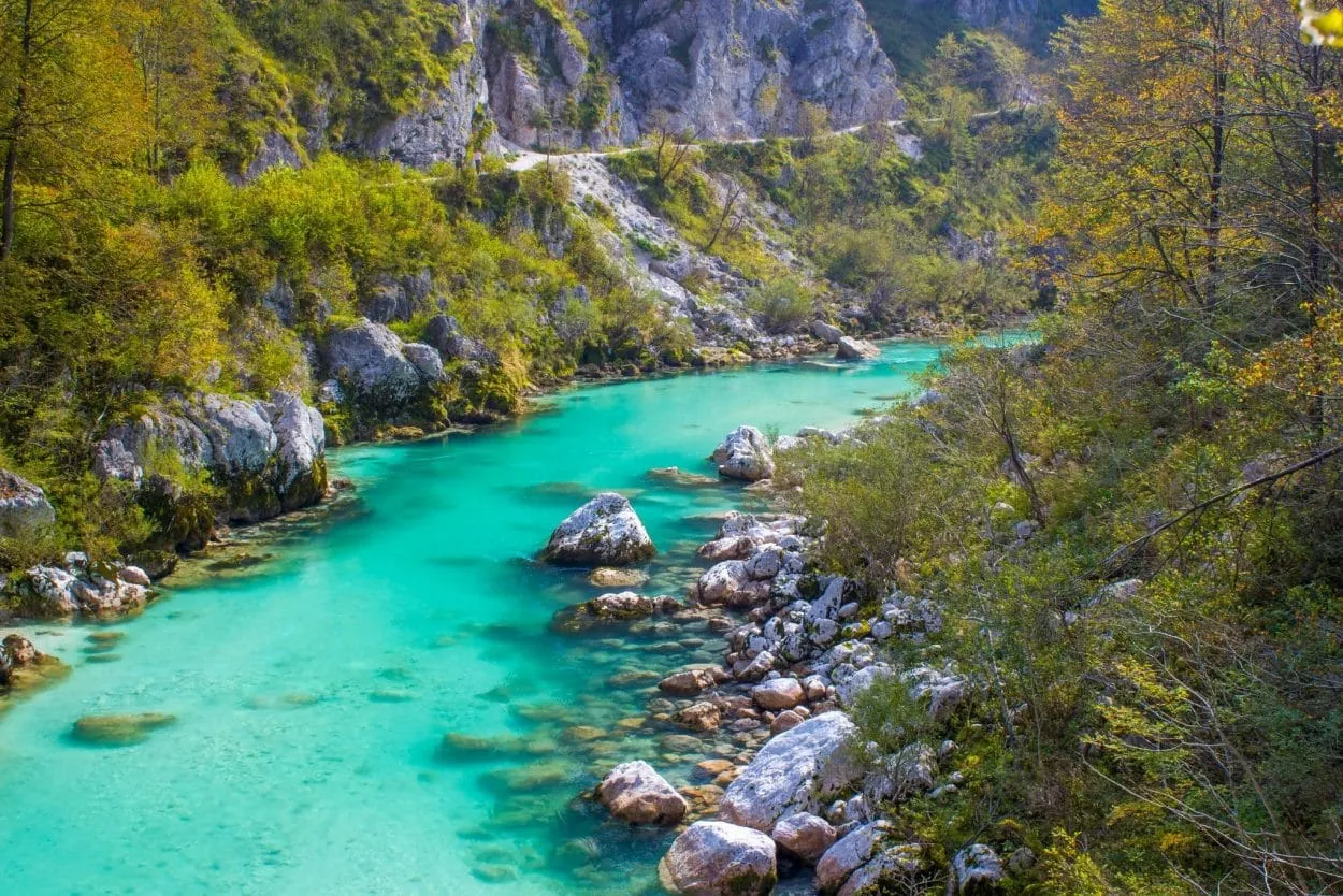 Sočan laakso ja smaragdinvärinen Soča-joki.